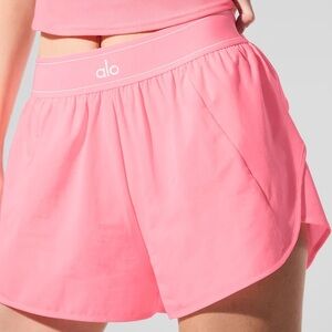 ALO Yoga match point short neon bubblegum